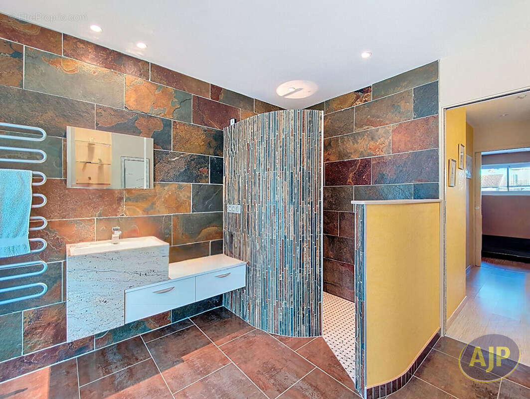 LEGÉ- Villa avec piscine intérieure ! - photo 11