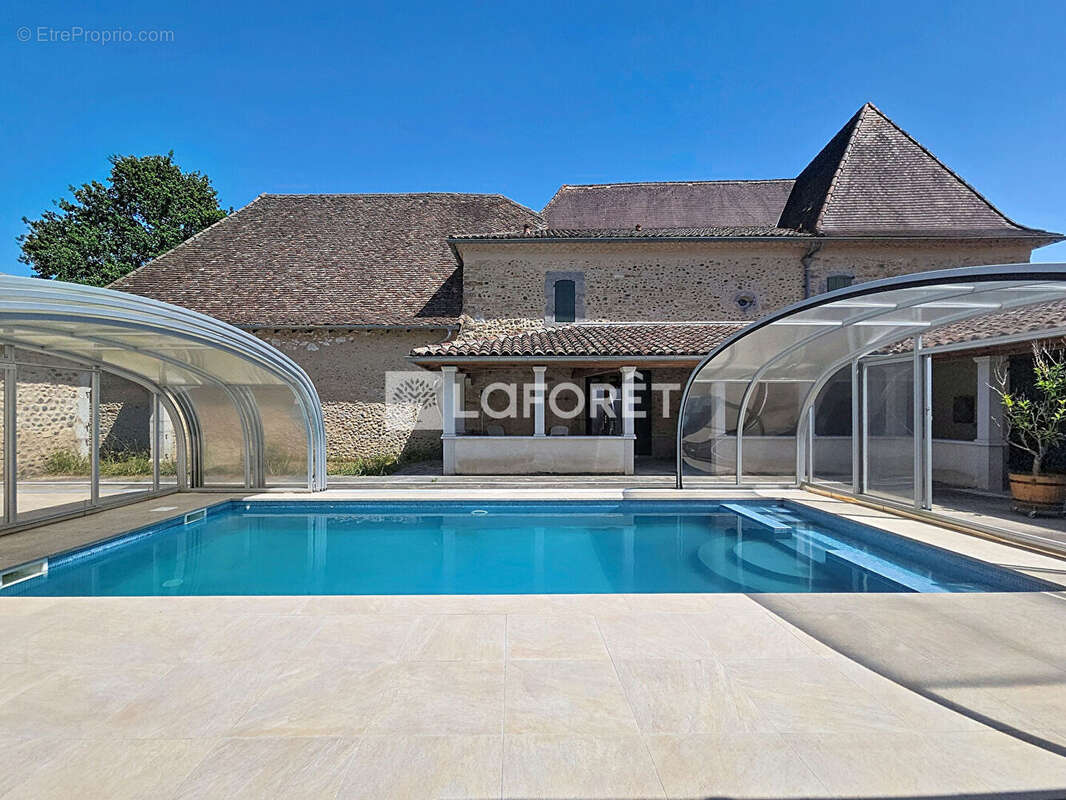 Demeure béarnaise avec piscine entre Salies de Béarn et Orthez 8 pièces 290m² - photo 5