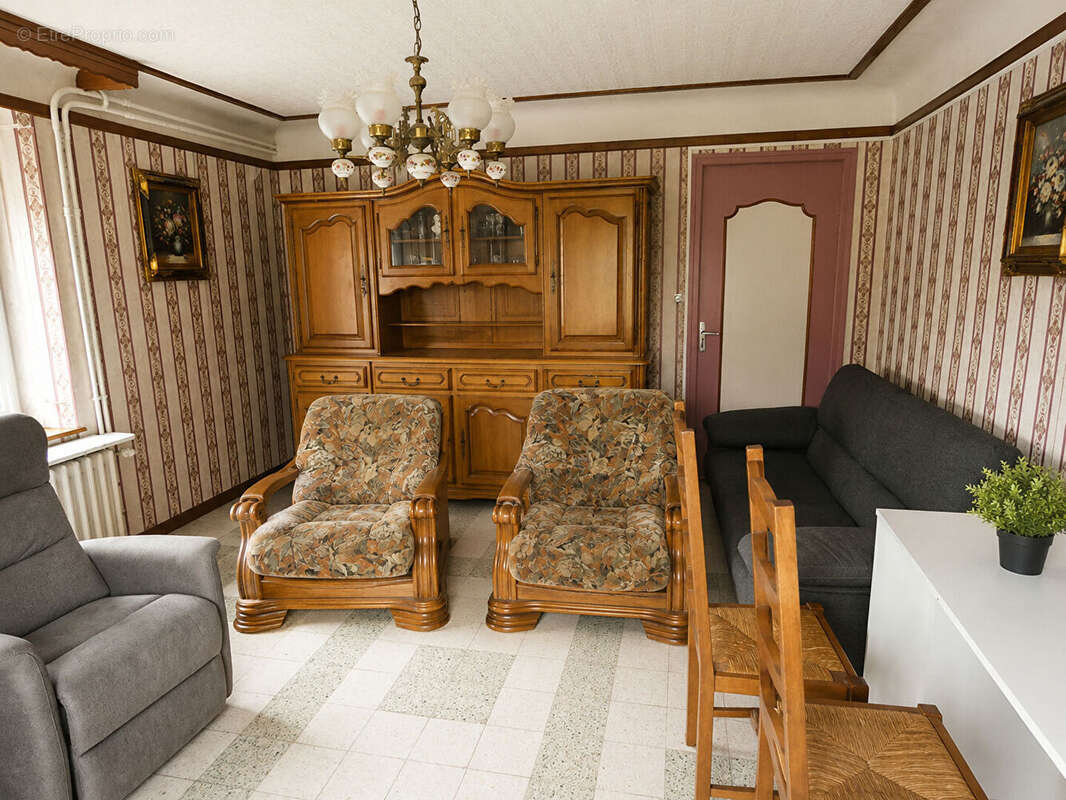 Maison à DUGNY-SUR-MEUSE