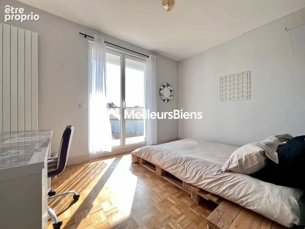 Maison Bourgeoise Rénovée avec Potentiel - 3 Chambres ( 4 possible ) avec Garage - Sacré Coeur - photo 13