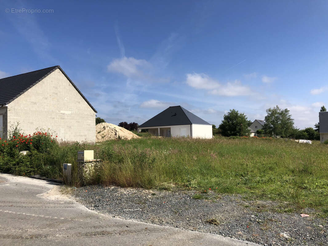 Terrain à AZAY-SUR-CHER