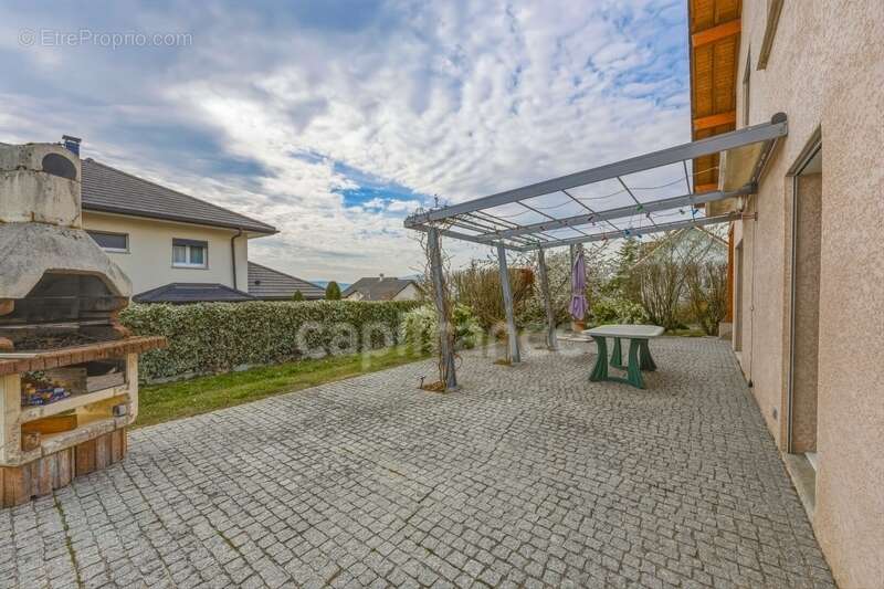 Maison à CHALLEX