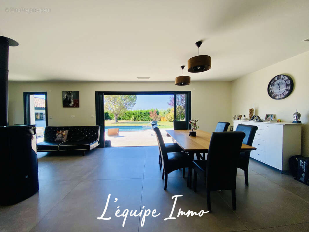 Villa T6 avec piscine et double garage - photo 10