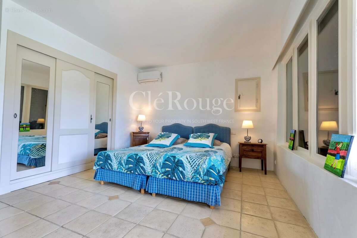 Élégante propriété avec vue sur le lac au cœur d'un golf prestigieux - photo 9