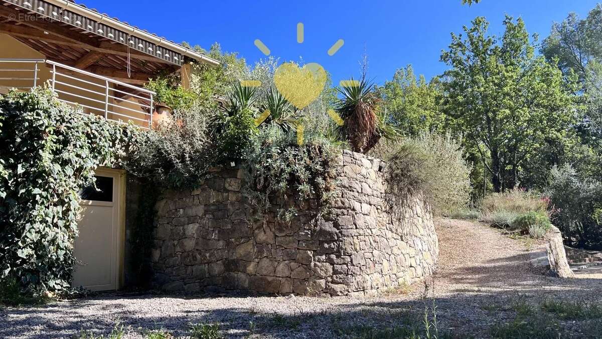 BARGEMON :  Villa Contemporaine- 6 pièces avec piscine chauffée - photo 8