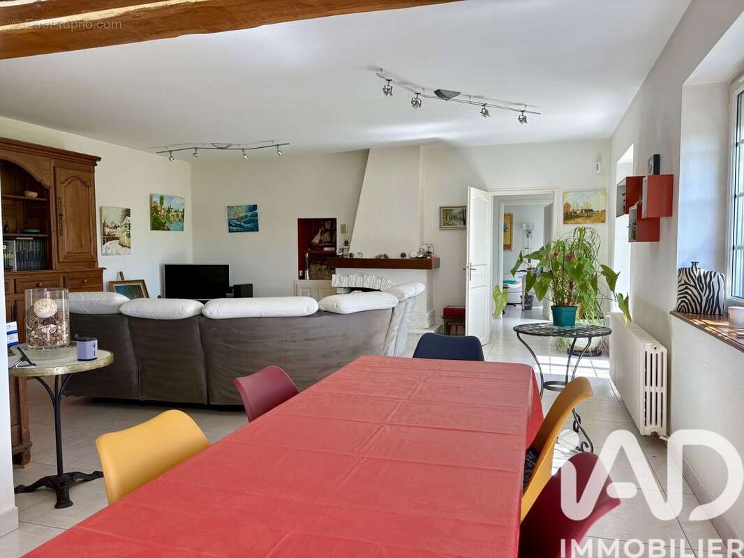 Maison 135 m² à Bourg-Charente  - photo 2