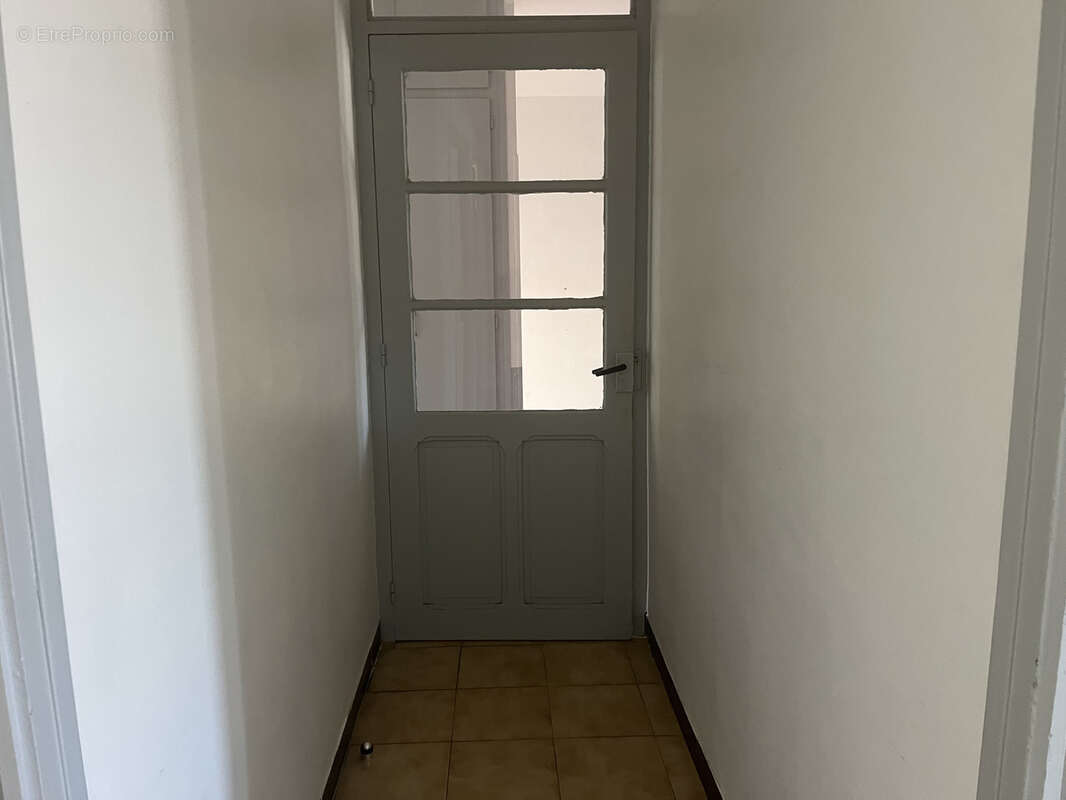 Appartement à REYNES