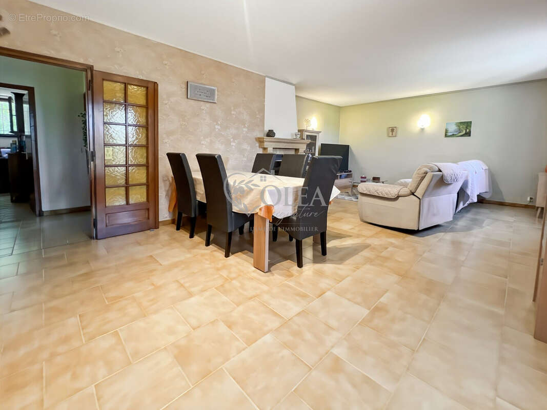 Maison 98 m² à Saint-Marcel-De-Careiret  - photo 8