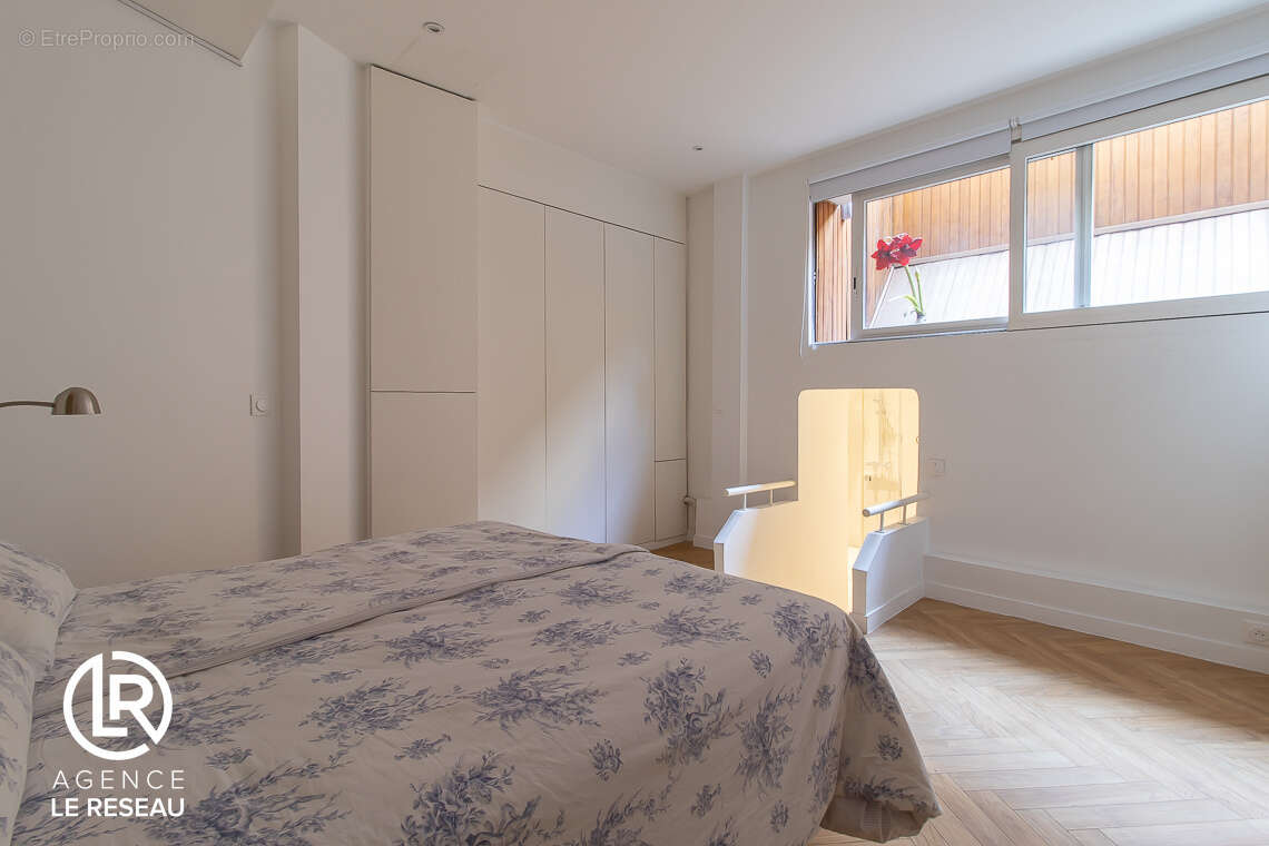 Appartement à PARIS-16E