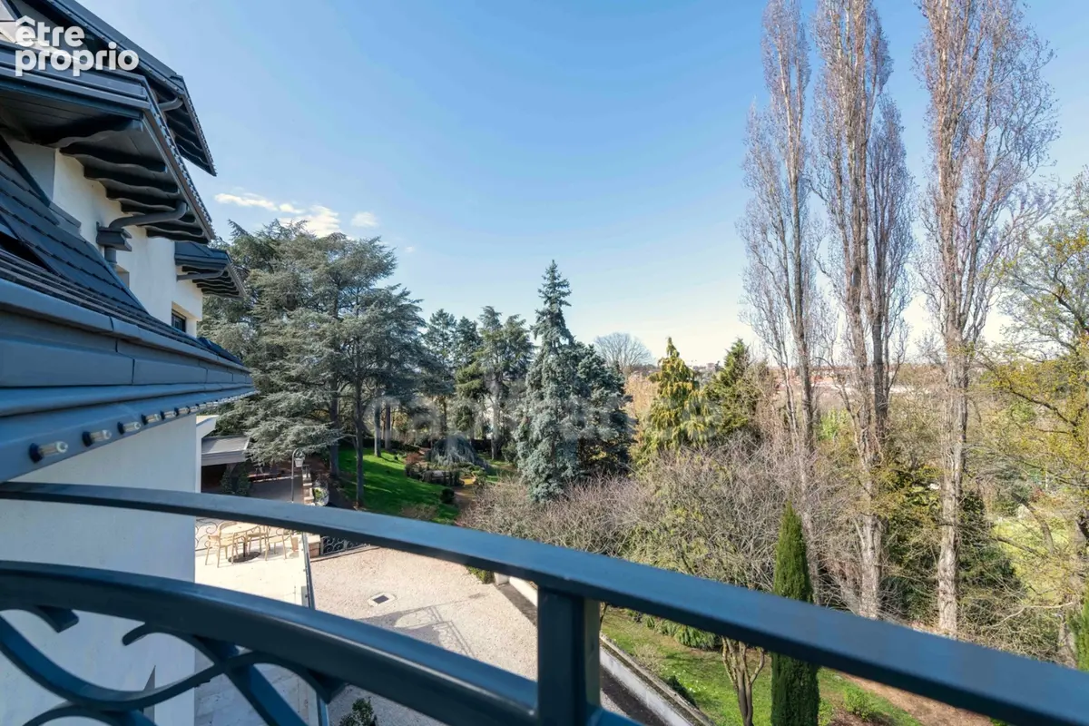 Une propriété de caractère, discrète et élégante, où le charme de la Belle Époque rencontre le confort d’une rénovation récente - photo 29