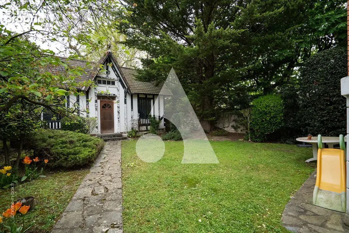Triangle d'Or, Magnifique Maison 9 pièces de 300 m2 - photo 3