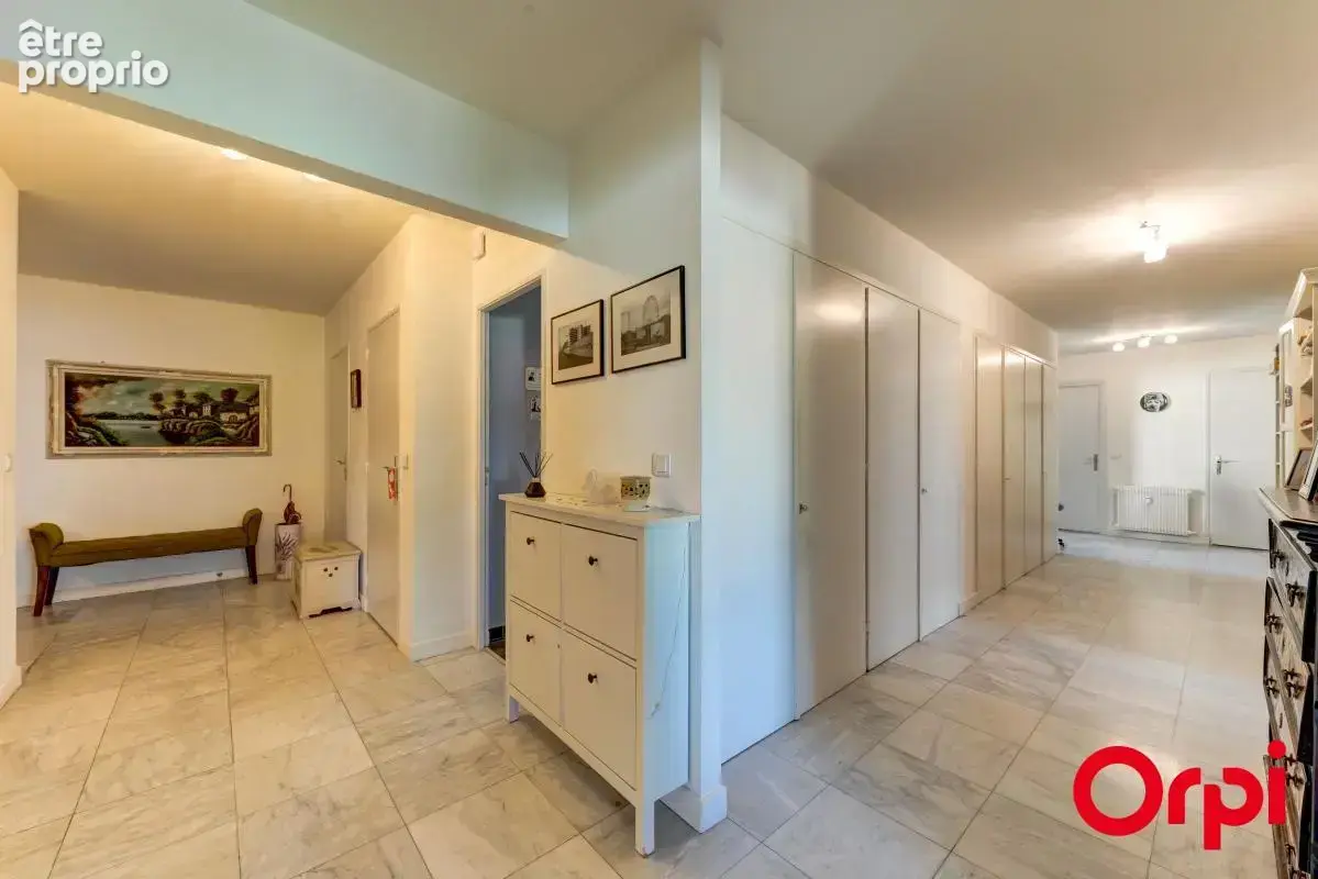 Appartement À Vendre T5 avec cave et place de stationnement - photo 11