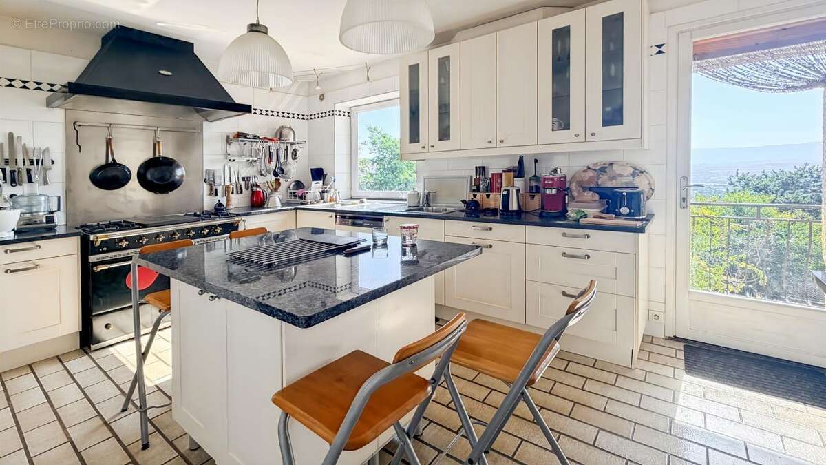 Maison de 135 m3 hab + 80 m2 annexes sur parcelle de 900 m2 - photo 5