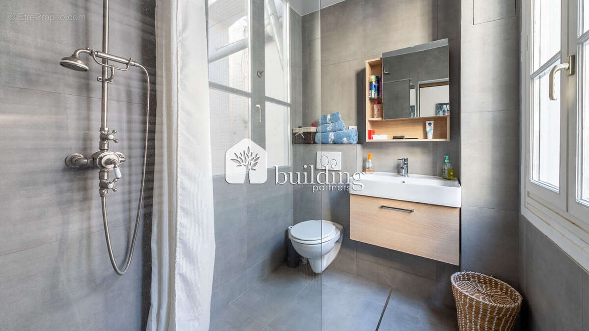 Appartement à PARIS-16E