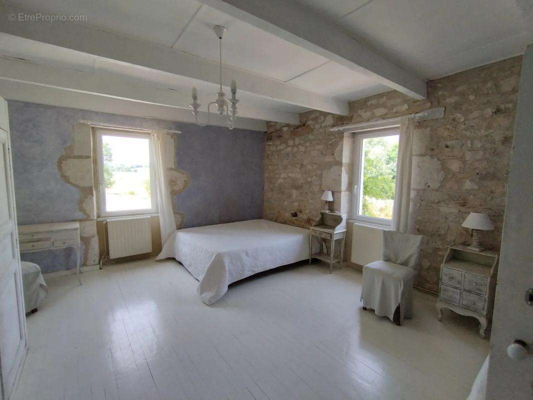 Maison à CASTELNAU-MONTRATIER