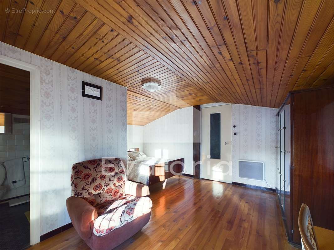 Chambre de l'appartement indépendant.