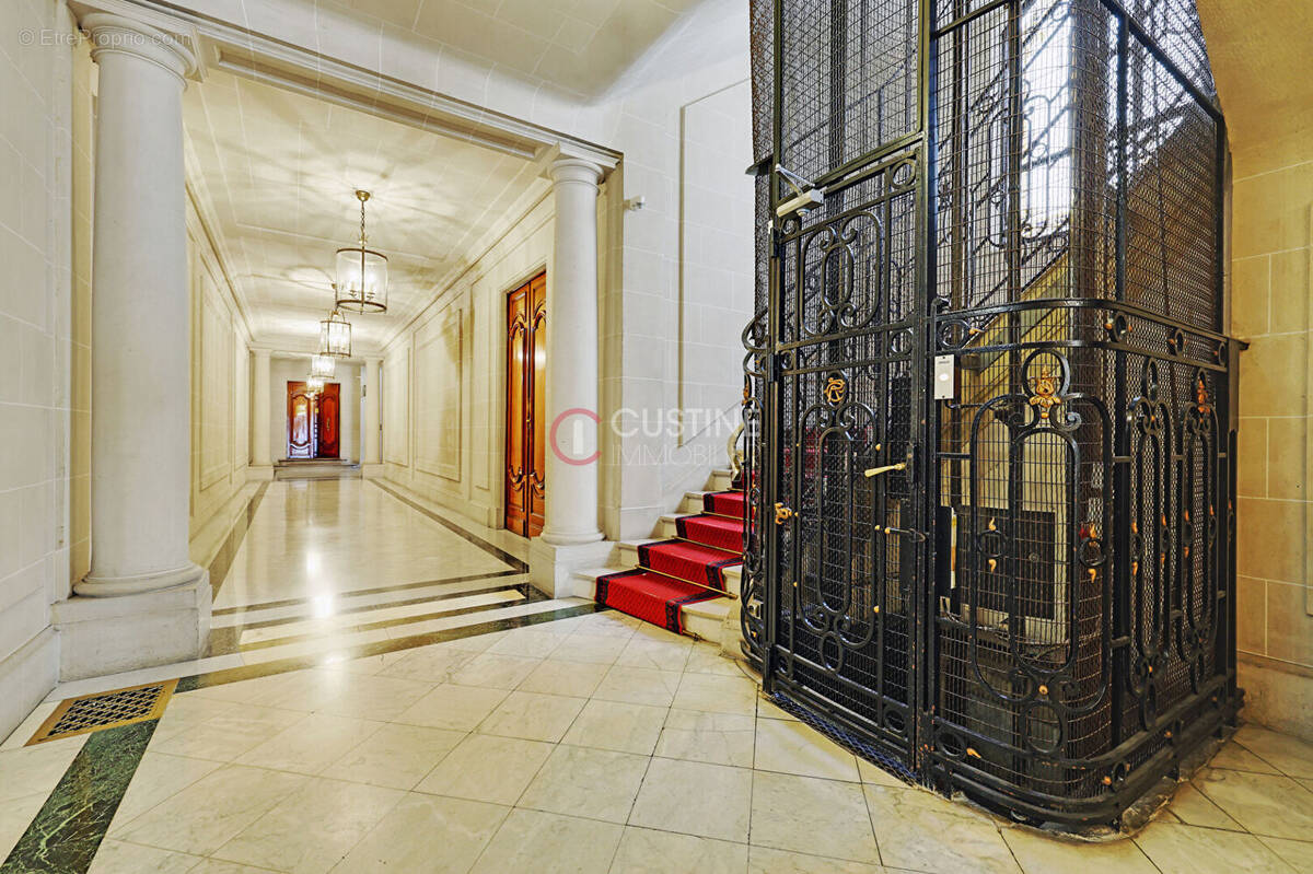 Appartement à PARIS-17E
