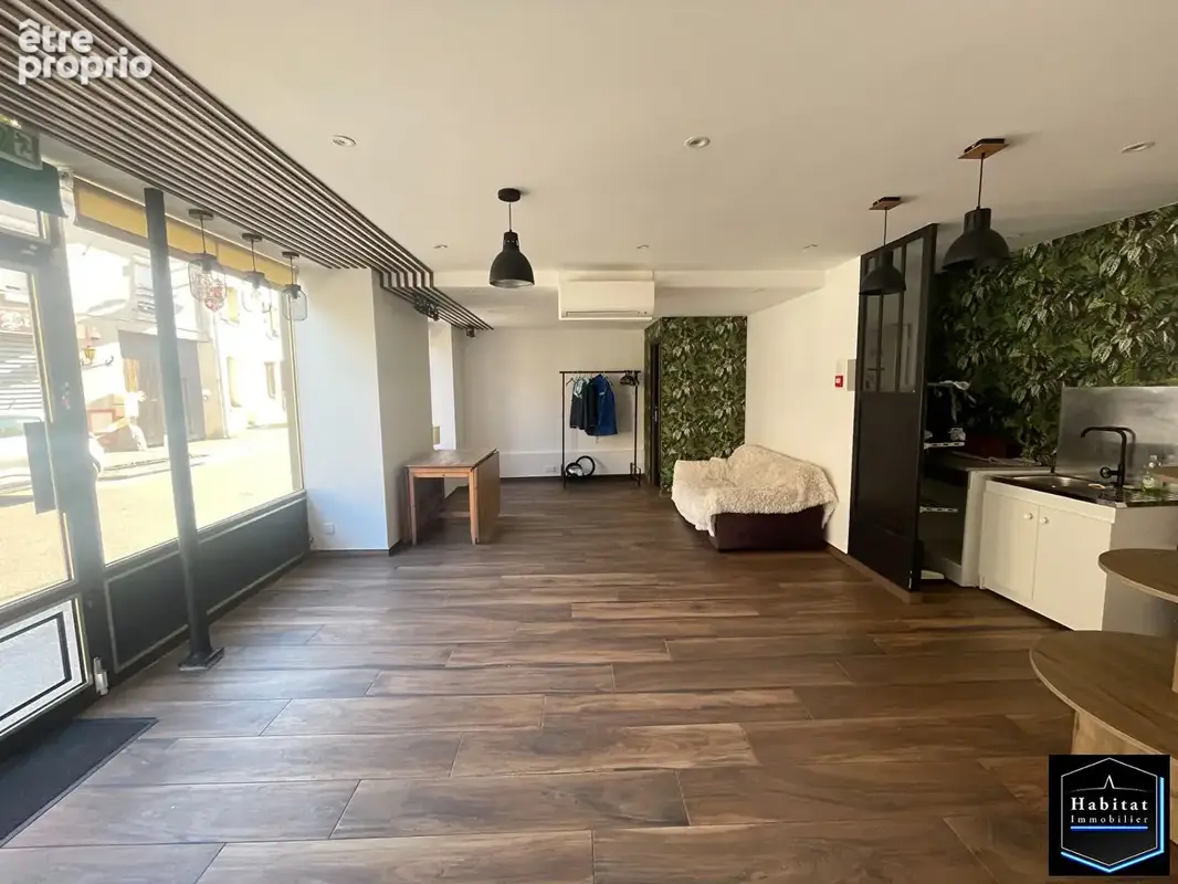 Maison et local commercial de 207m² avec jardin - photo 11