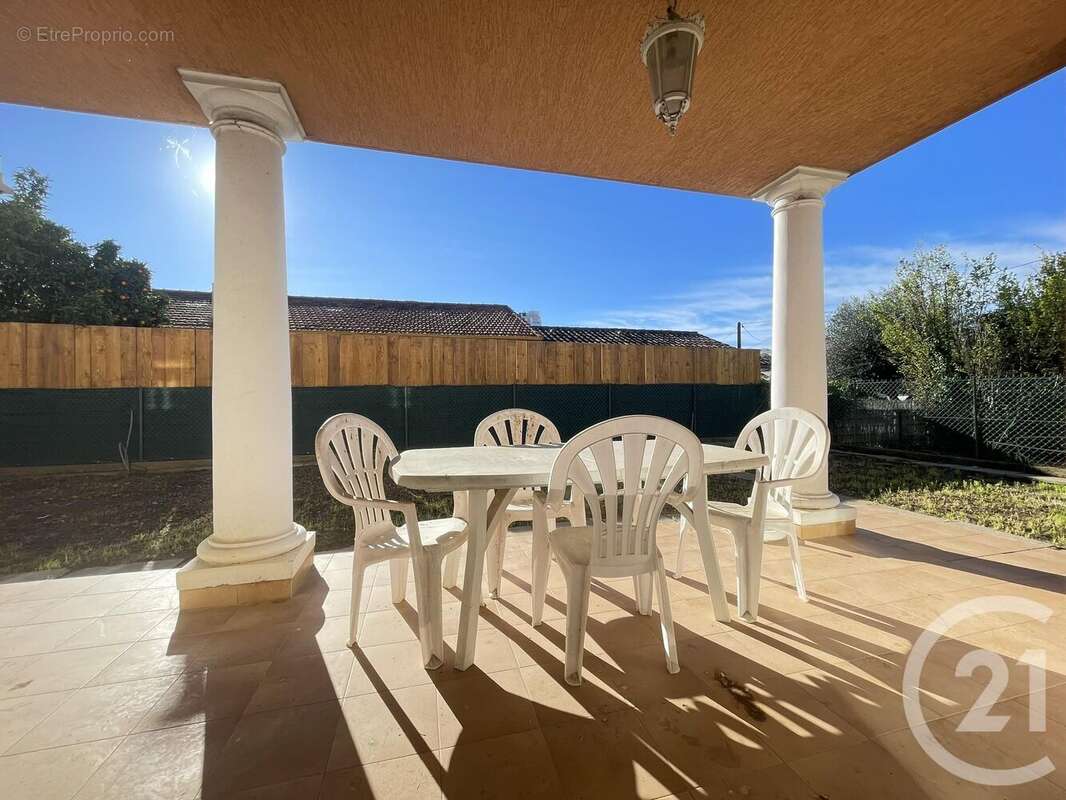 Maison à SAINT-LAURENT-DU-VAR