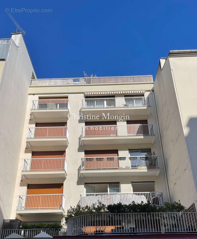 Appartement à NEUILLY-SUR-SEINE