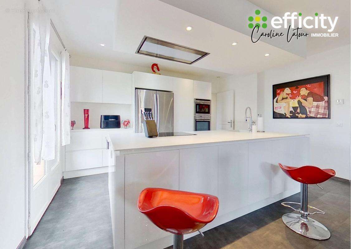 Maison à MONTROND-LES-BAINS