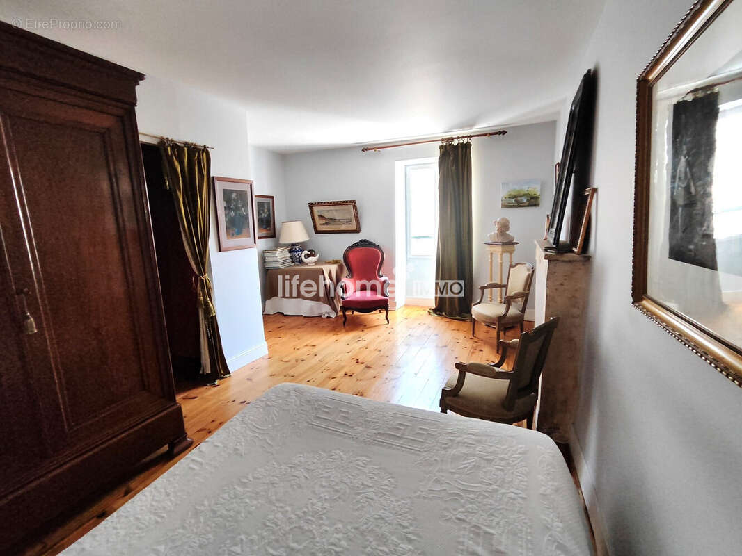 Chambre 1 - Maison à ISSOUDUN