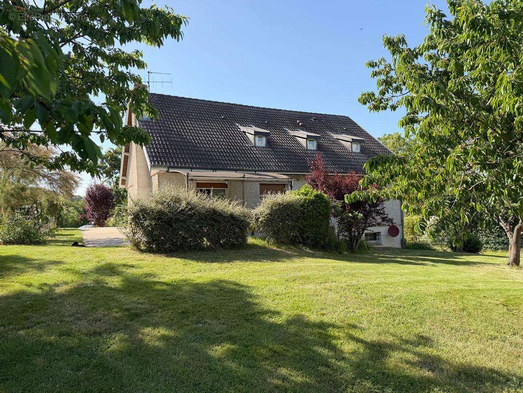 Maison indépendante de 180 m2 avec terrain de 1582 m2 - photo 11
