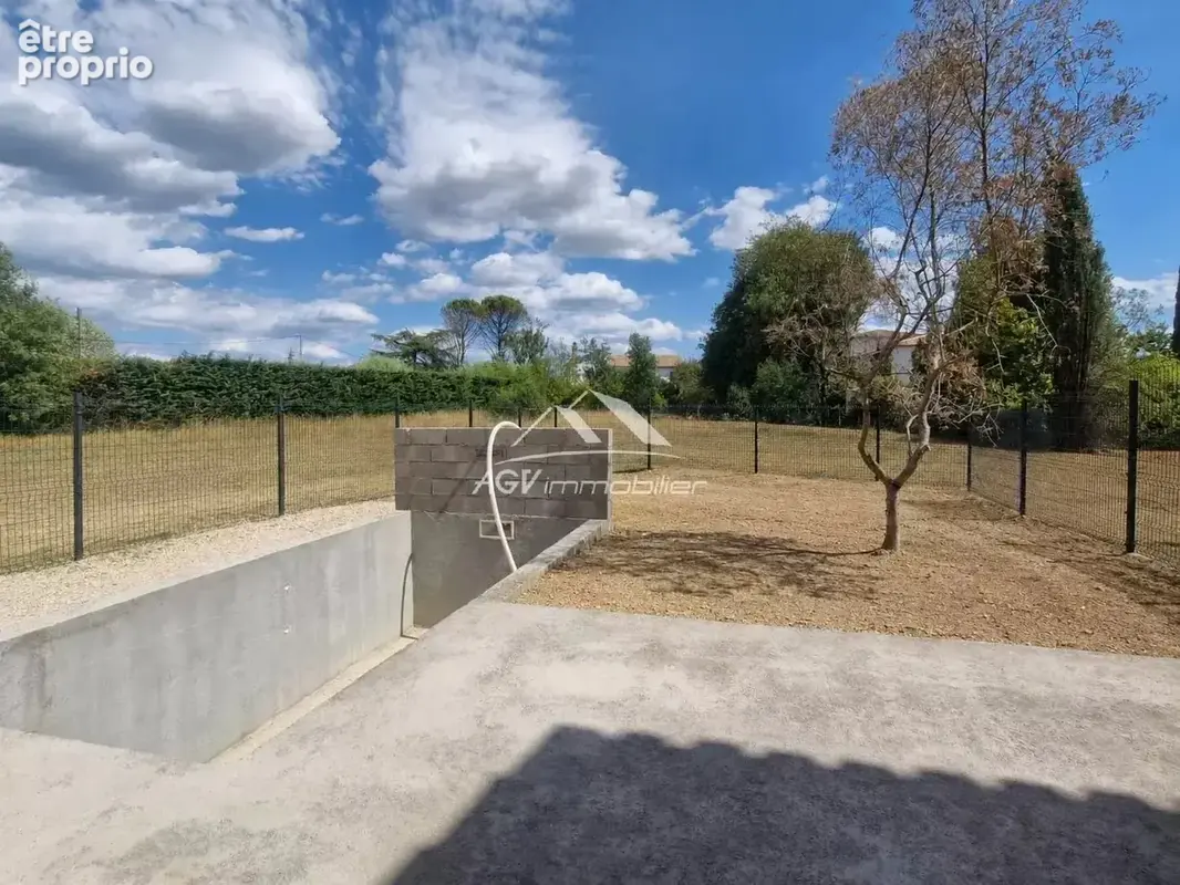 A Saint-Julien-Les-Rosiers, maison neuve d'environ 103 m² avec piscine - photo 3