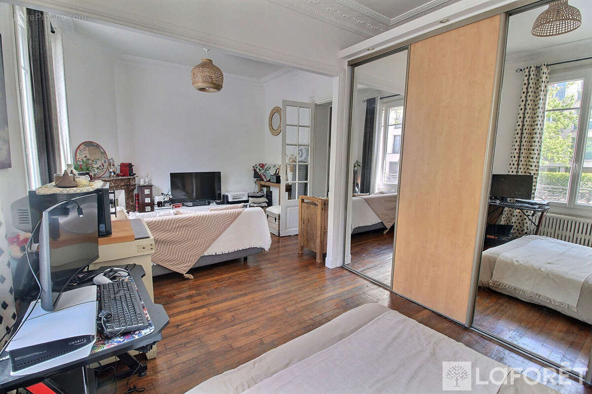 Appartement à LA GARENNE-COLOMBES