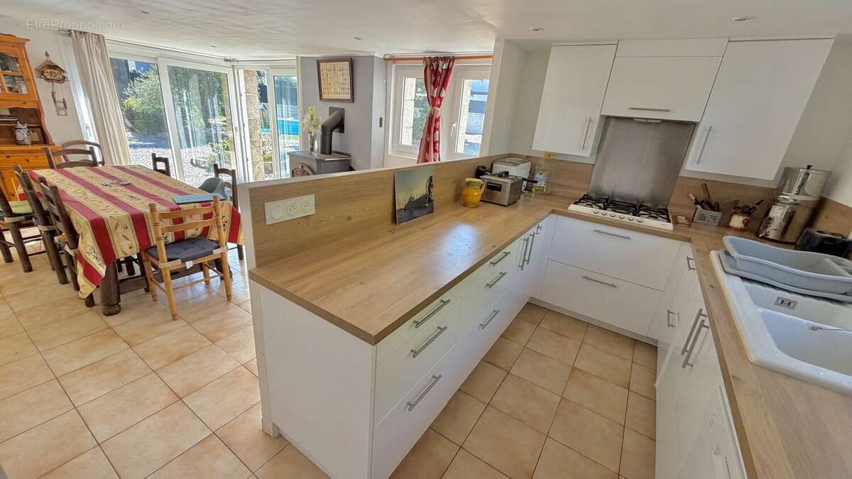 Maison 168 m² à Saint-Thonan  - photo 4