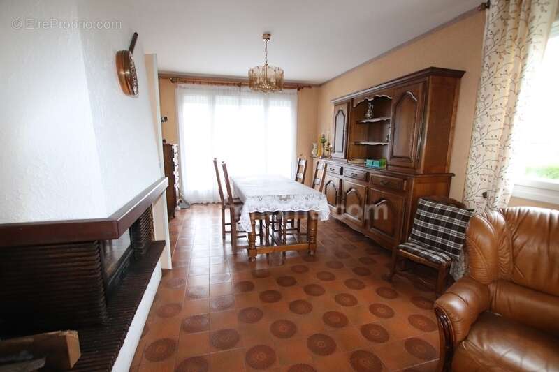 Maison à SAINT-JEAN-DE-LA-RUELLE