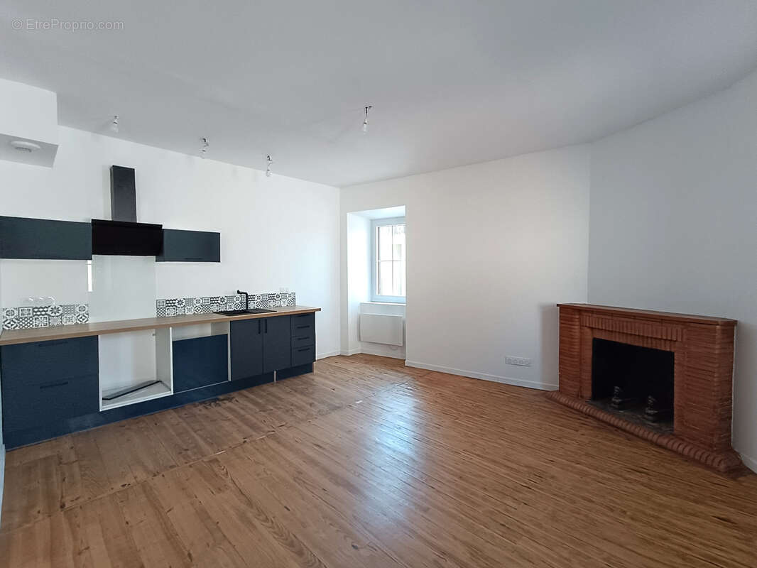 Maison de ville rénovée avec dépendance - photo 3