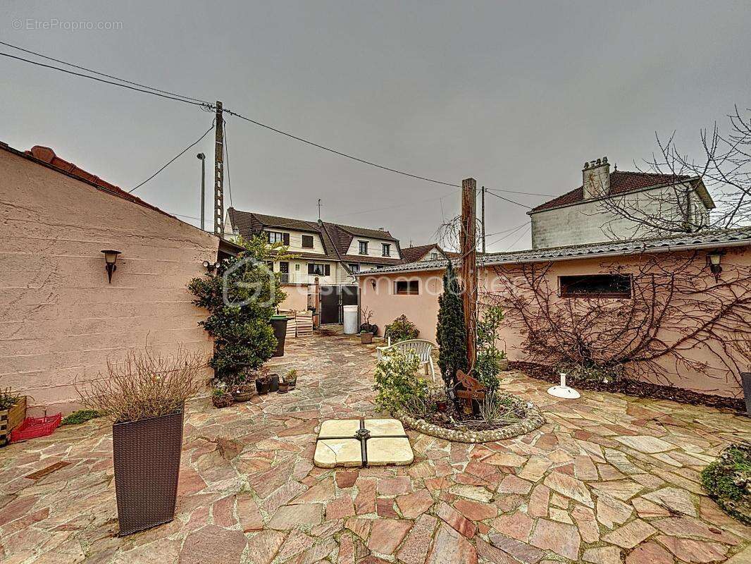 Commerce à SAVIGNY-SUR-ORGE