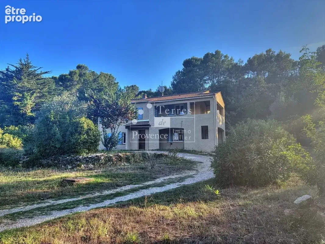 LORGUES – Maison de maçon sur 7500 m² de terrain avec grande piscine - photo 18