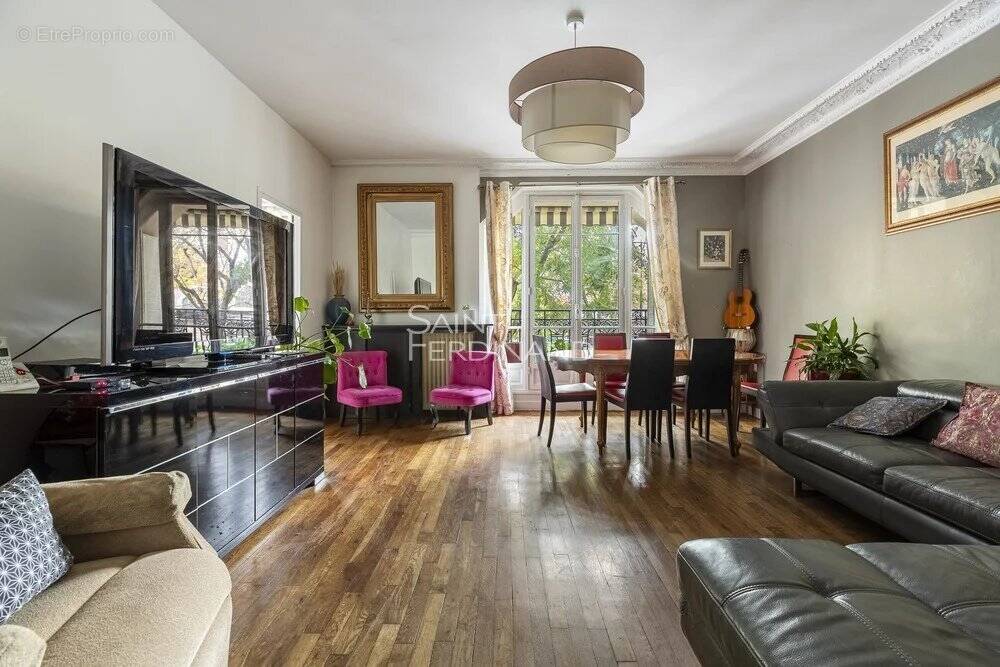 Appartement à PARIS-16E