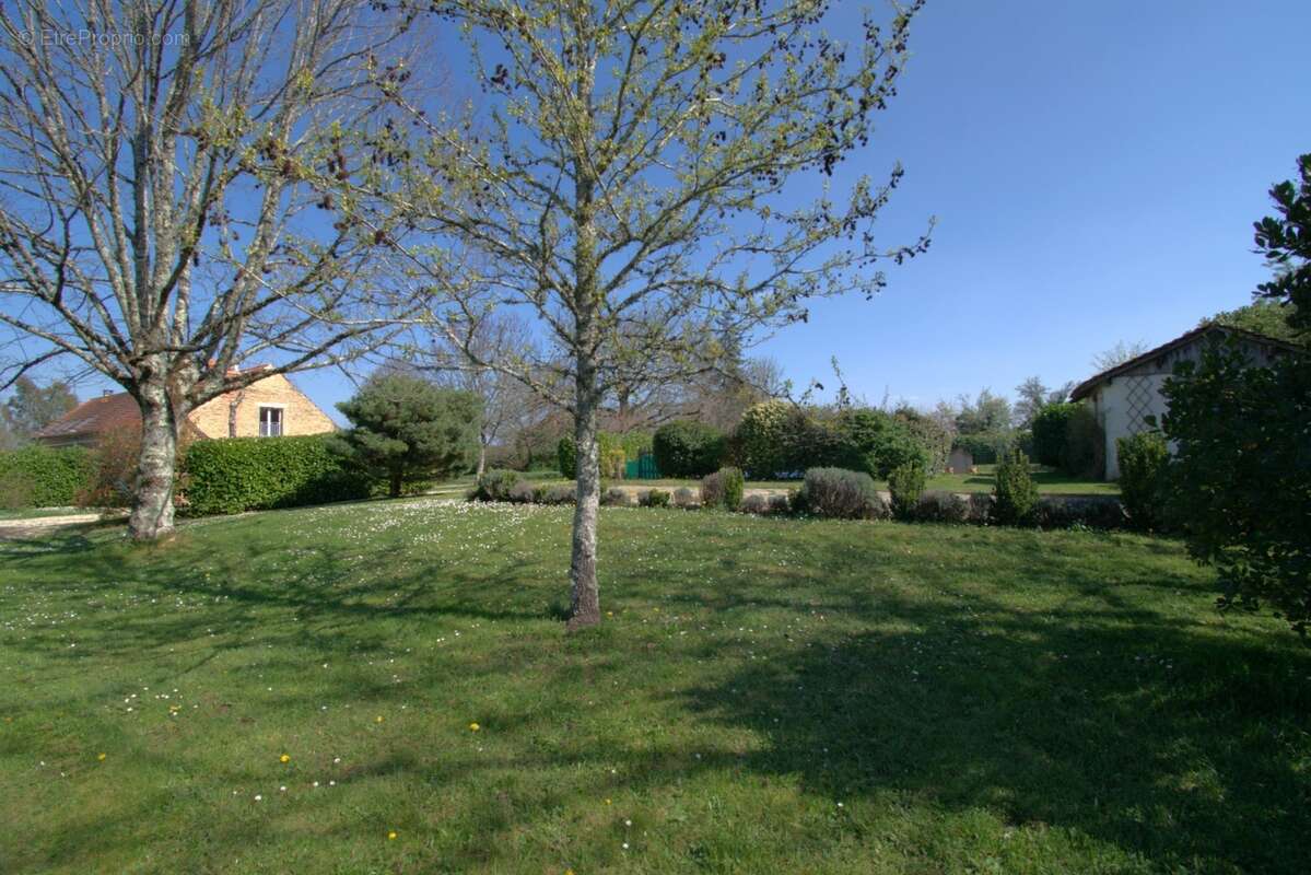 SAINT GENIES (24), vente propriété 277 m2 sur 4 ha, gîtes en activité - photo 5