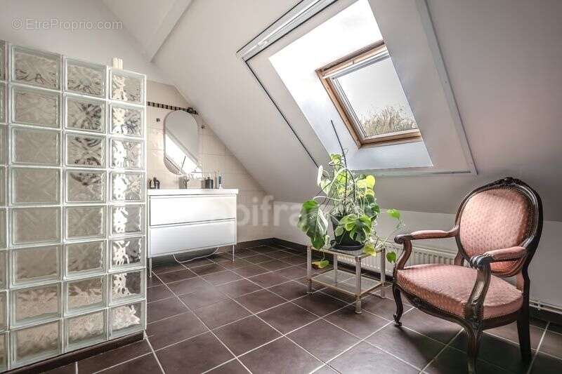 Maison à LES CLAYES-SOUS-BOIS