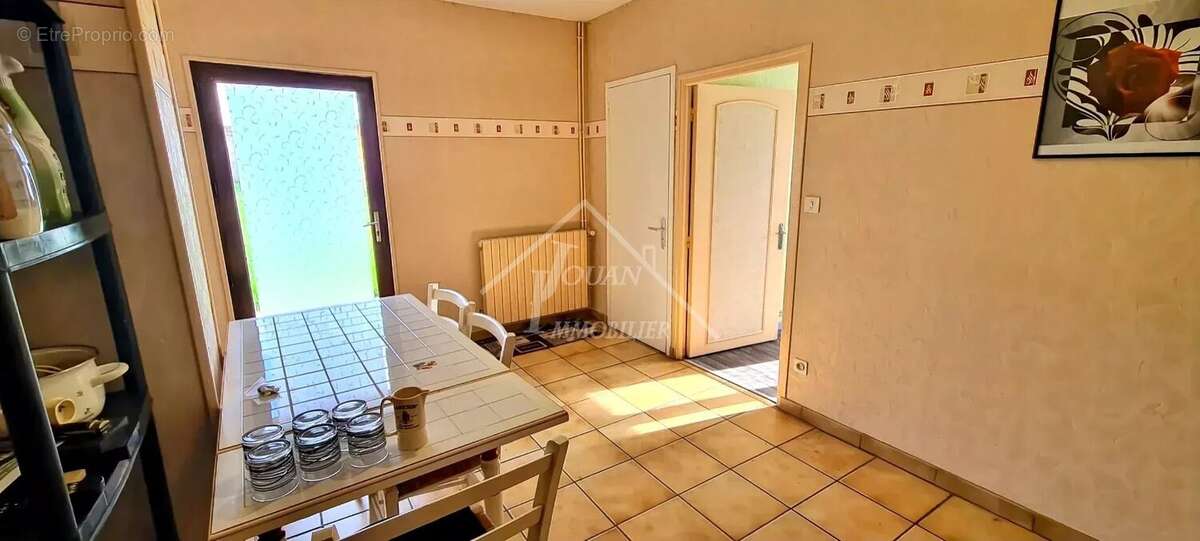 Maison à AINAY-LE-CHATEAU