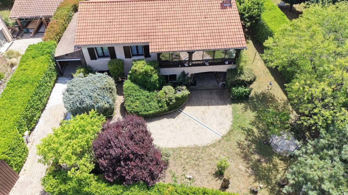 CHAPONOST – Élégante maison familiale avec possibilité de deux logements indépendants – Terrain de 802 m² - photo 18