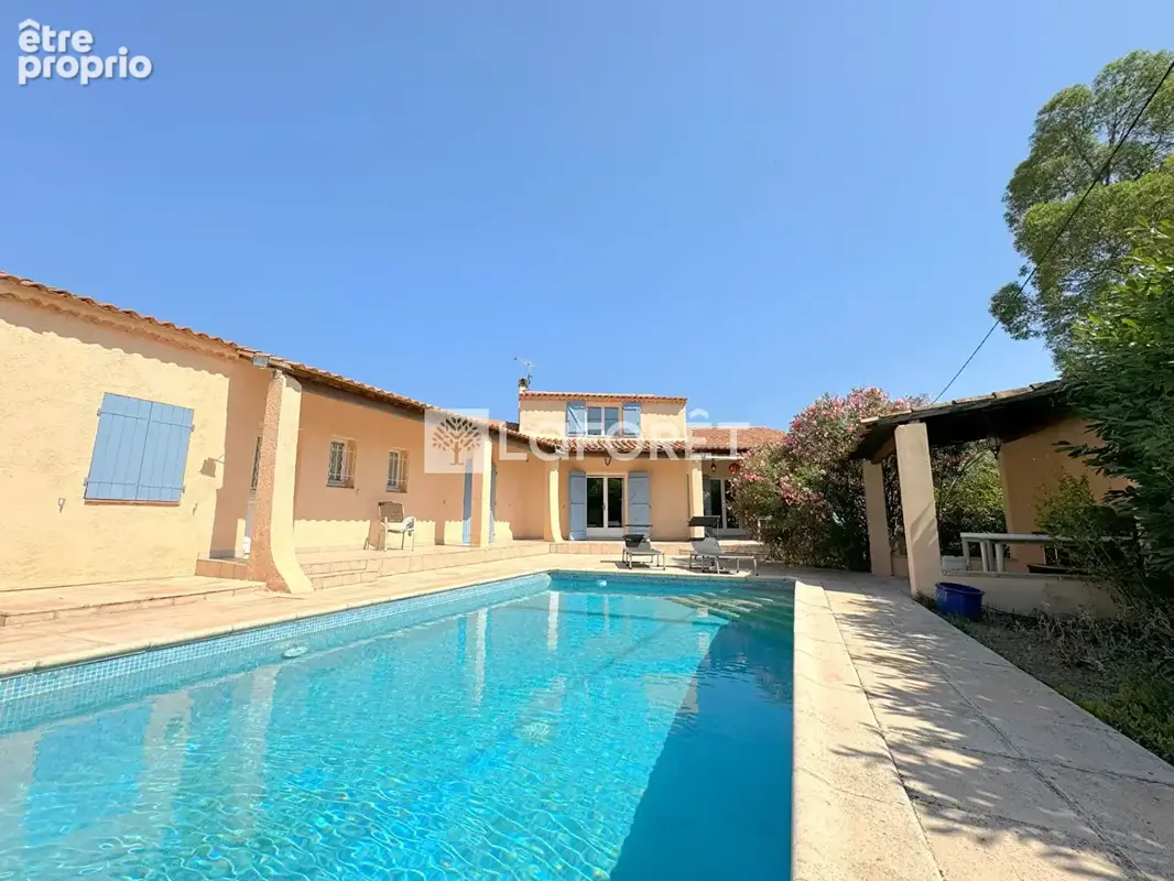 Villa avec piscine - Le Val 6 pièces 4 chambres 200 m² - photo 3