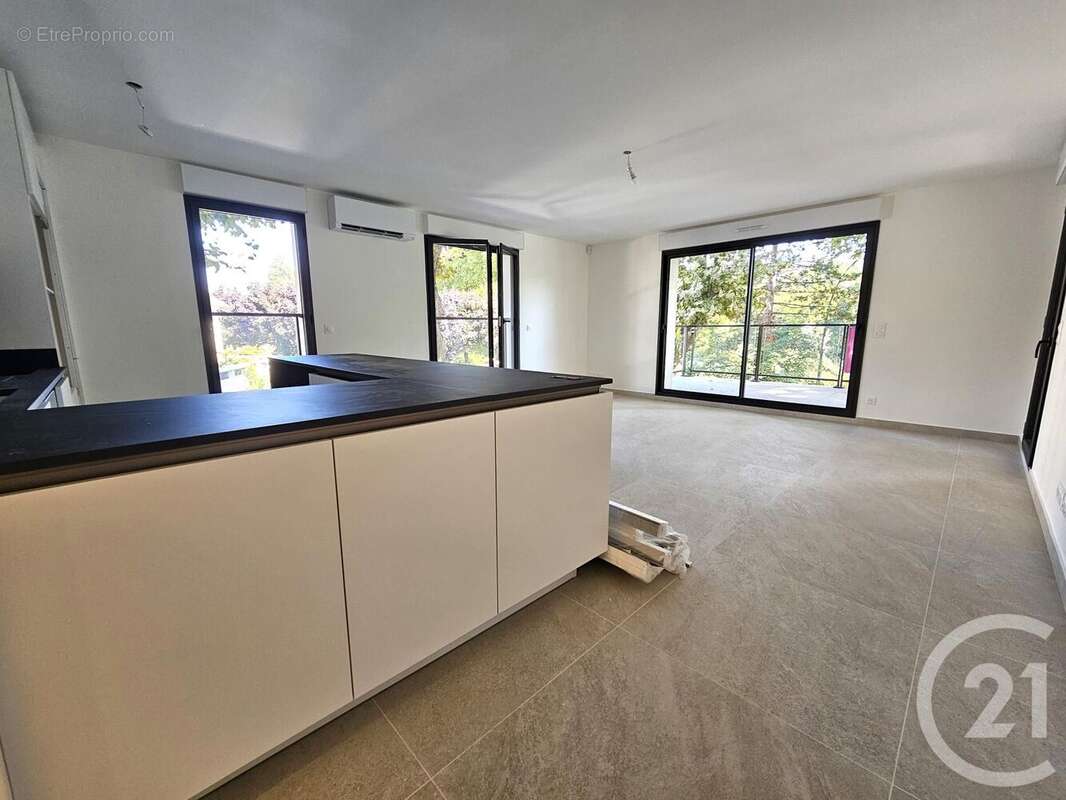 Appartement à SAINT-MAUR-DES-FOSSES