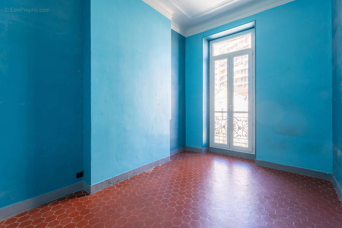 Appartement à MARSEILLE-4E