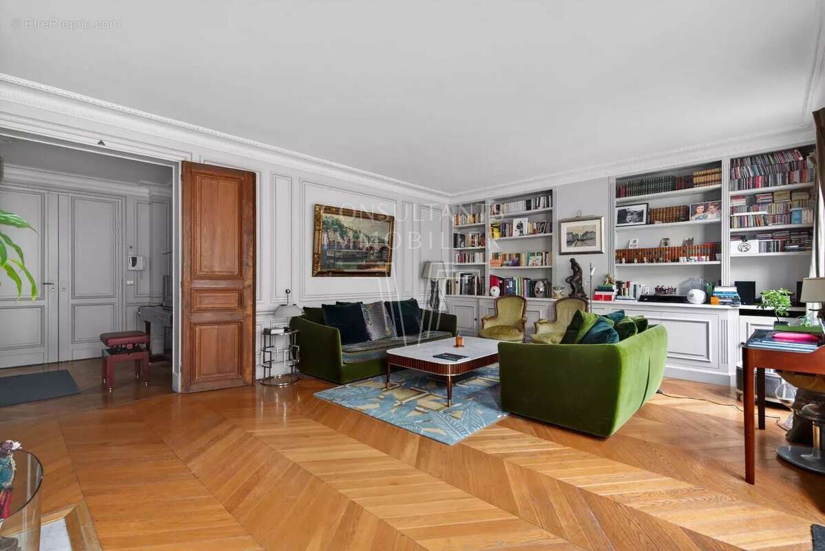 Appartement à PARIS-17E