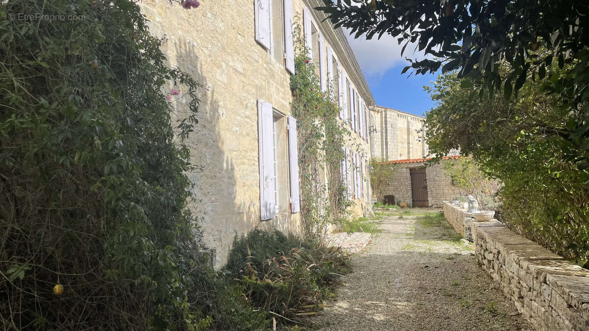 Maison à BEAUVAIS-SUR-MATHA