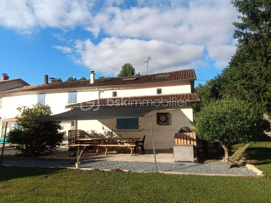 Maison à CHEF-BOUTONNE