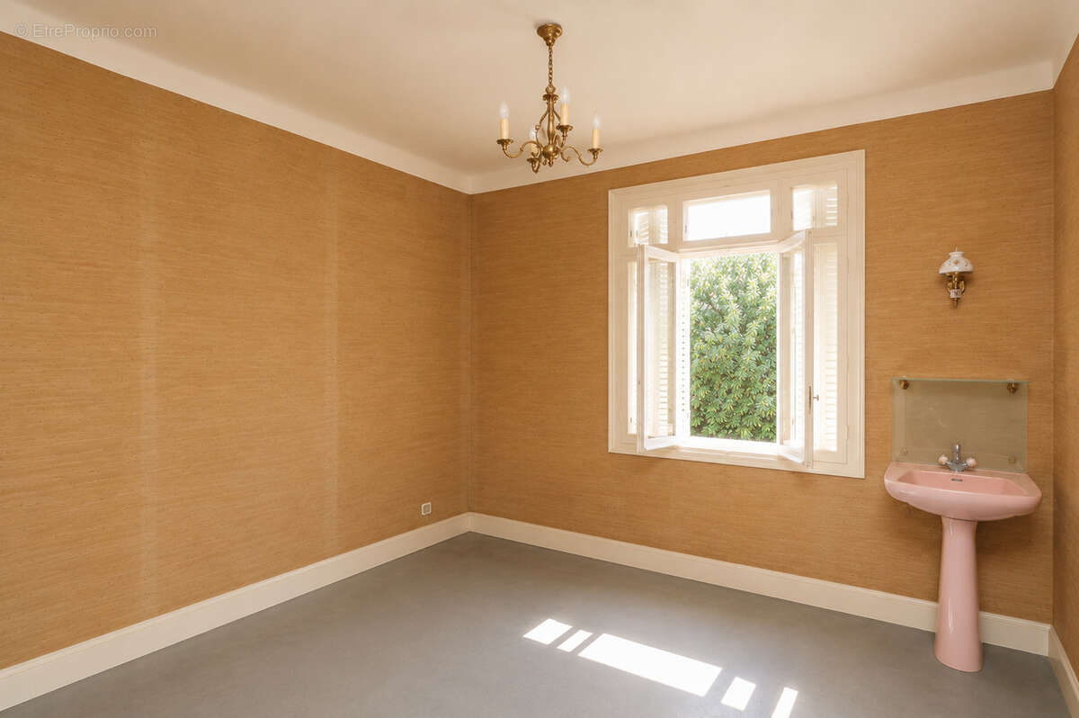 Maison bourgeoise de caractère  138 m2 quartier plantières queuleu - photo 4