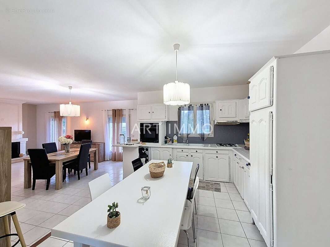 Maison à L'ISLE-SUR-LA-SORGUE