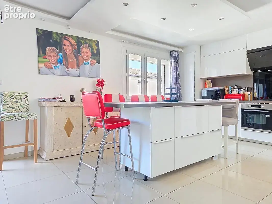 Maison - 5 Chambres - 2 Logements possibles - 2 Garages - Cave - Terrasse - Piscine - photo 8