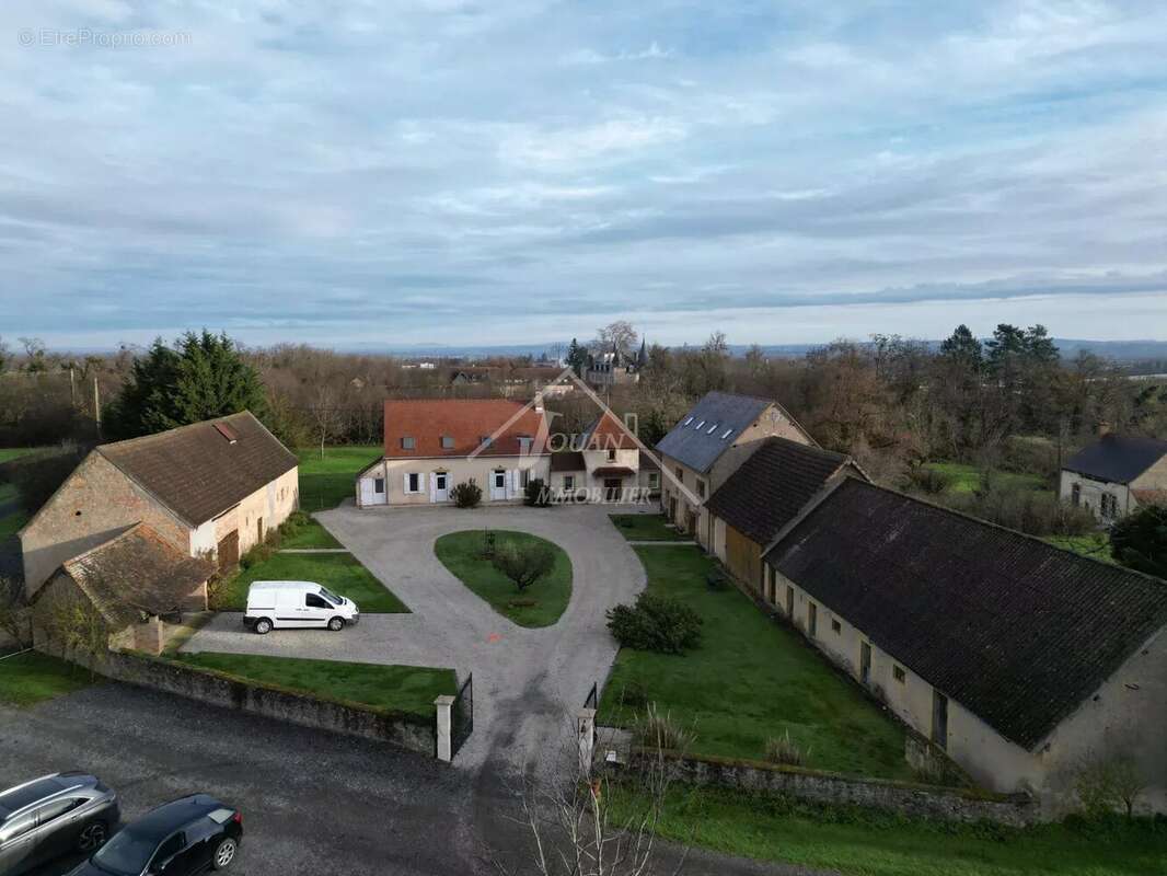 Maison à DOMPIERRE-SUR-BESBRE