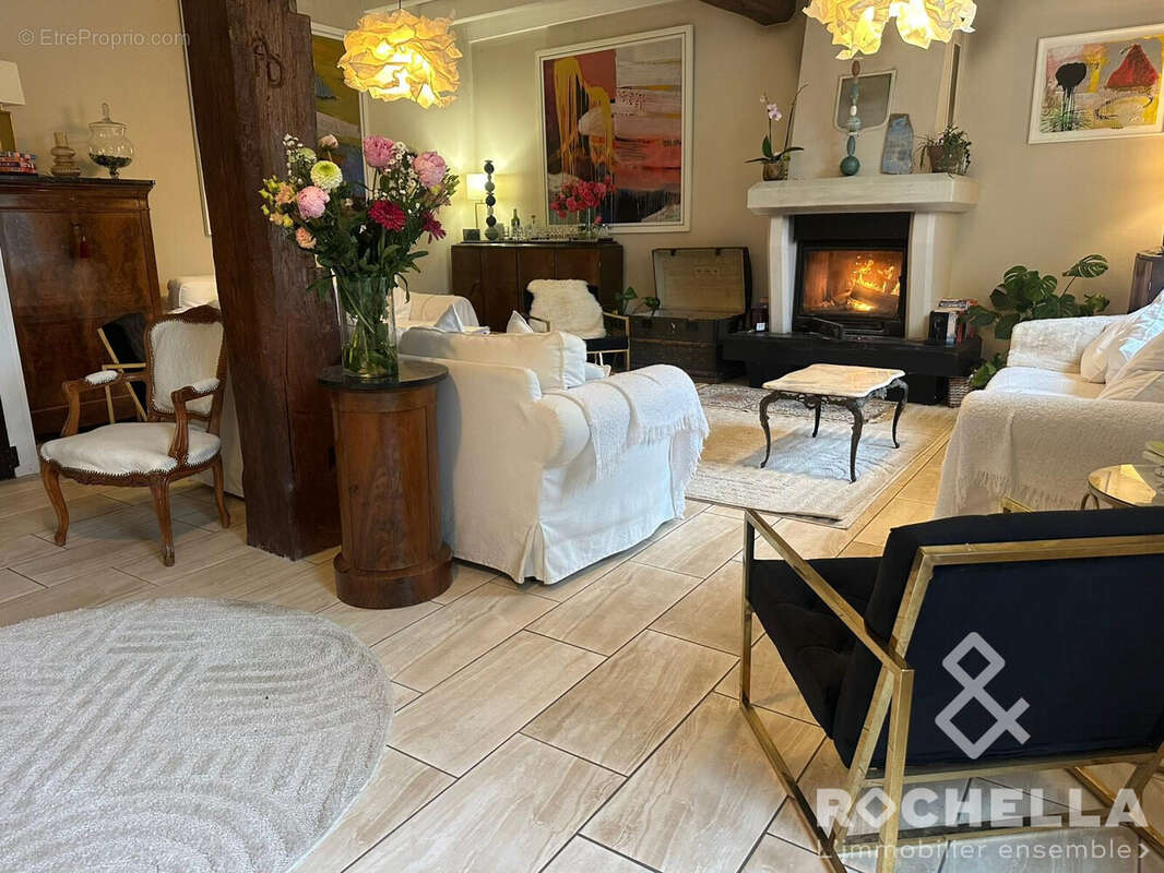 Maison 174 m² à Dampierre-Sur-Boutonne  - photo 3